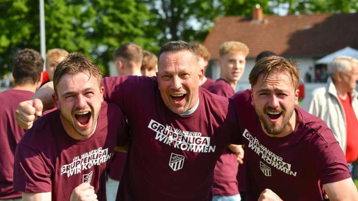 Der VfL Wanfried feiert die Fußball-Kreisoberliga-Meisterschaft 2022/2023. Am Ende eines wahren Herzschlagfinales steht der so lange herbeigesehnte Aufstieg in die Gruppenliga. 
